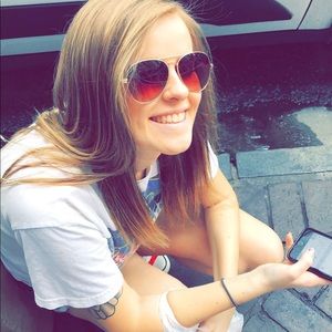 Meet your Posher, Alexis